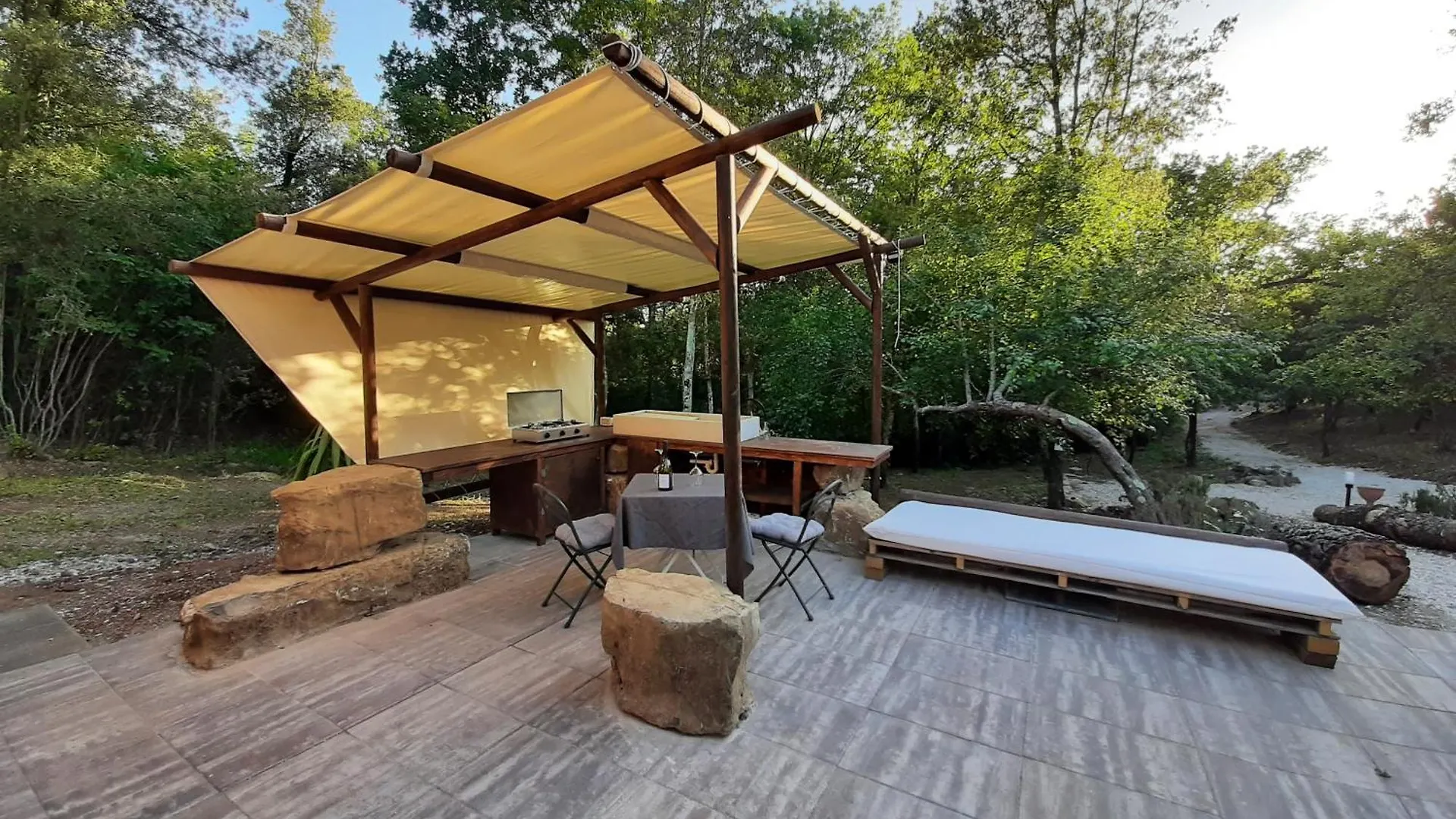 Glamping Serraiola Alta Frassine Luxury tent