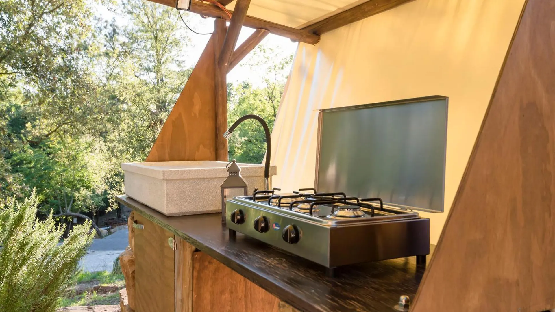 Luxury tent Glamping Serraiola Alta Frassine Italy