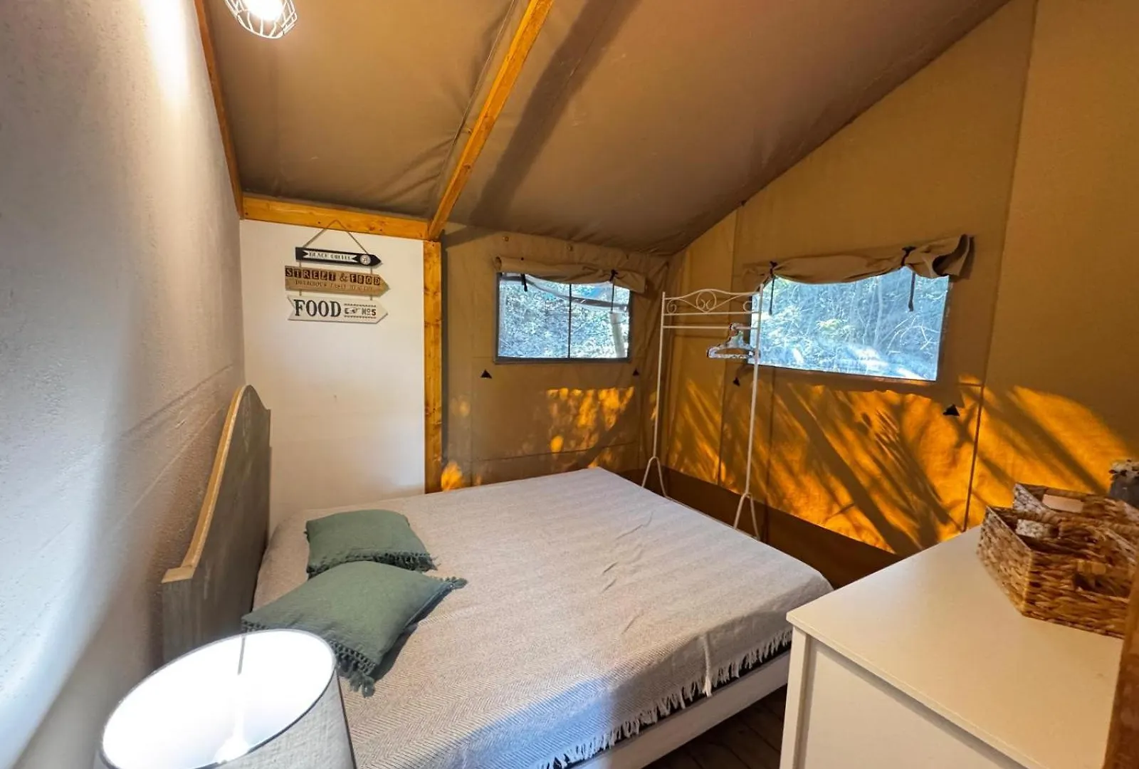 Glamping Serraiola Alta Frassine Luxury tent